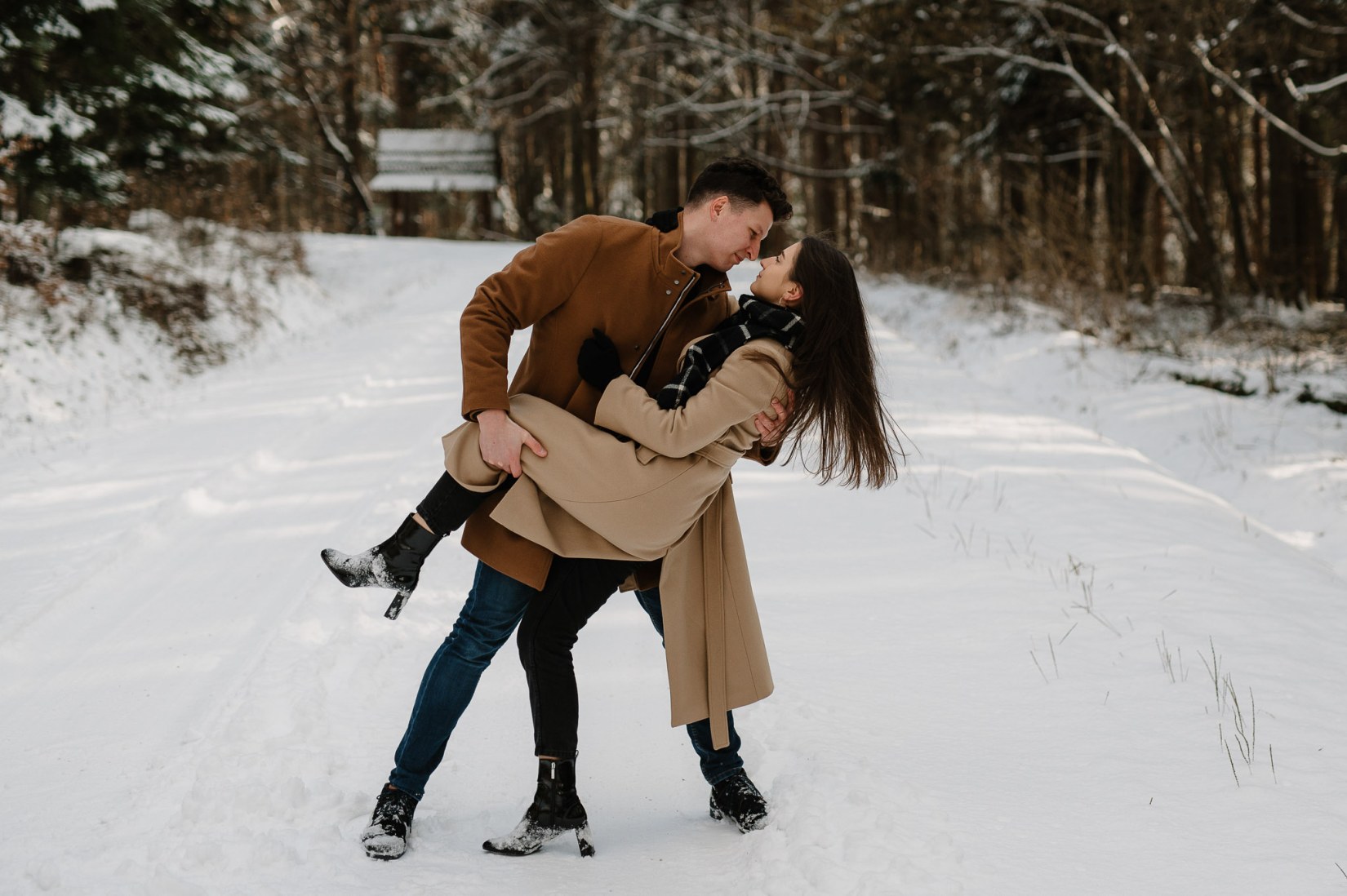 sesja narzeczeńska w zimie